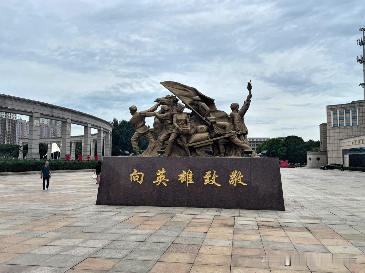 英雄之城，血色记忆，满族风情，令人难忘。

2025年8月，我独自驾车抵达东北四