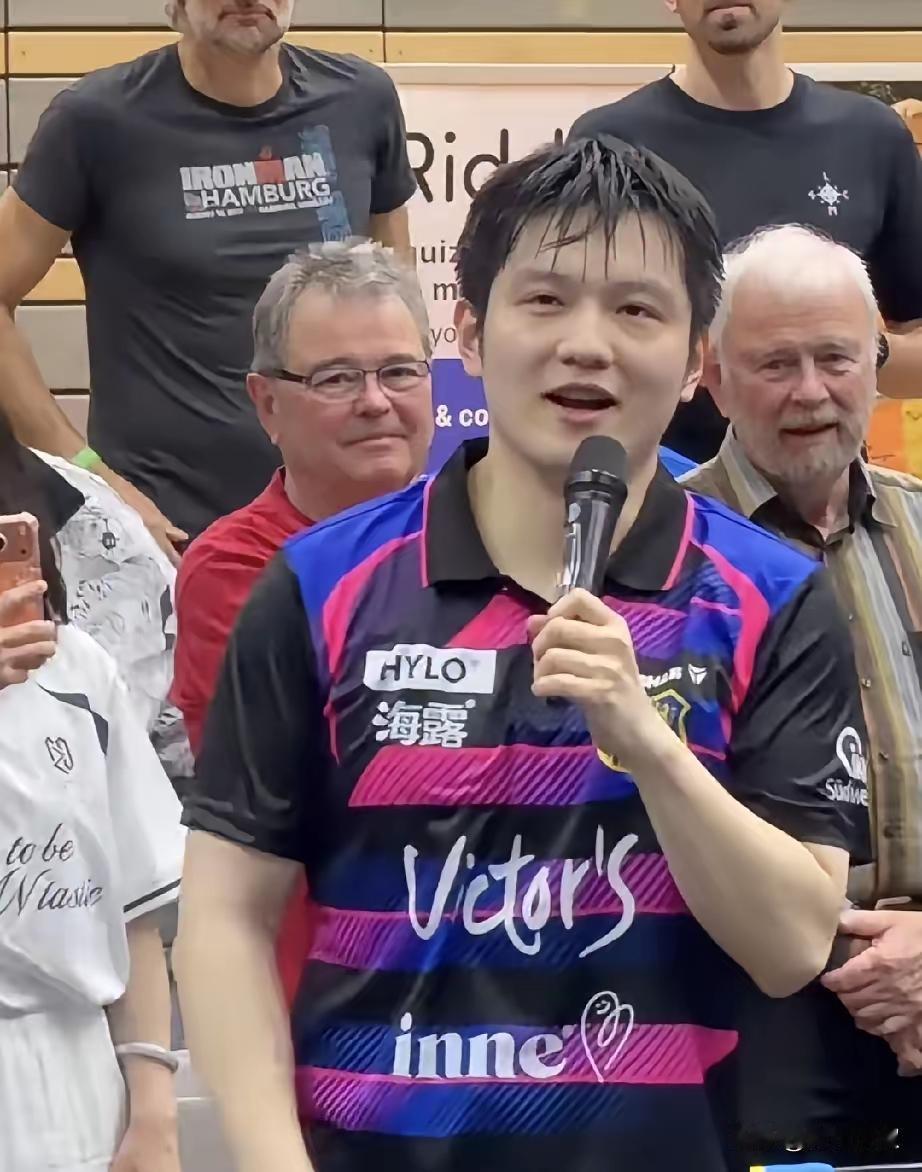 4月16日樊振东在萨尔布吕肯俱乐部的，主场吿别战以自己贡献2分为球队获得胜利完美