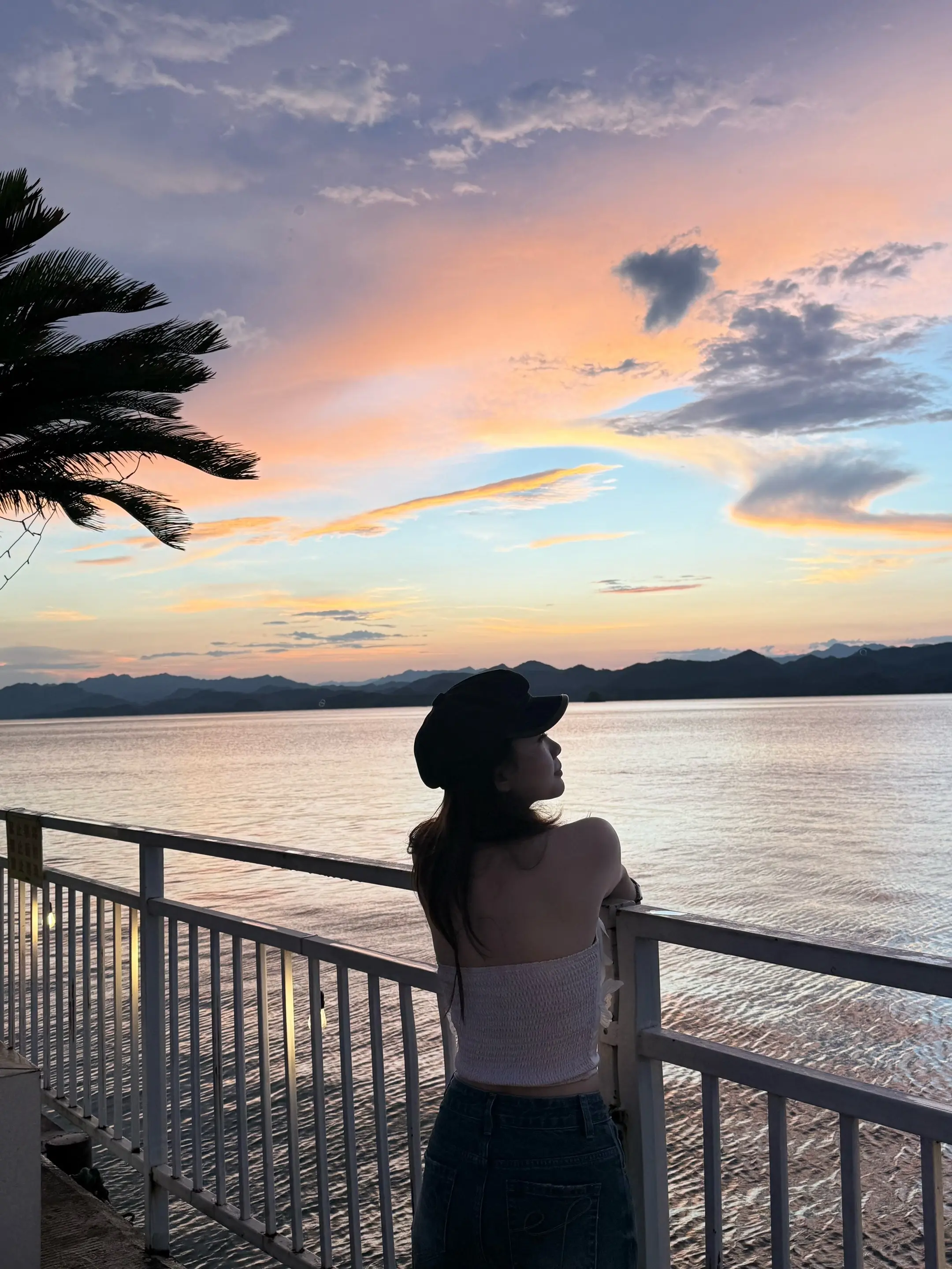 我初初见你 人群中独自美丽🌄