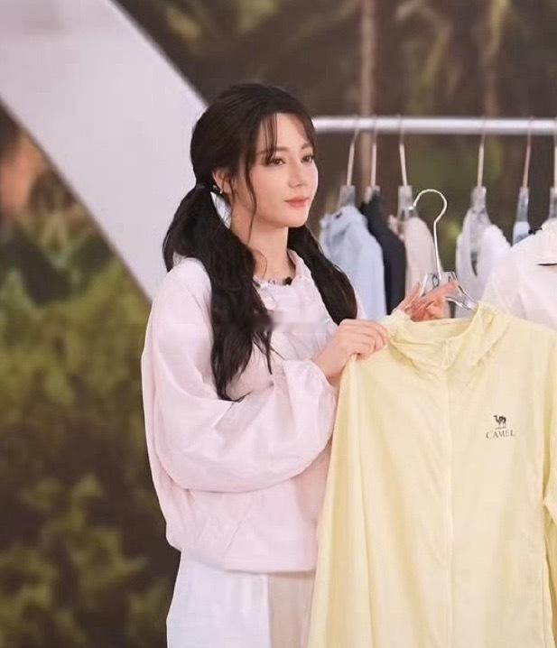 迪丽热巴直播，这状态怎么评😧 