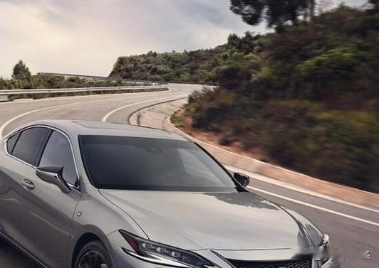 告别续航焦虑，满电满油奔赴团圆。无论是冰雪路面的扎实抓地，还是长途返乡的超大空间