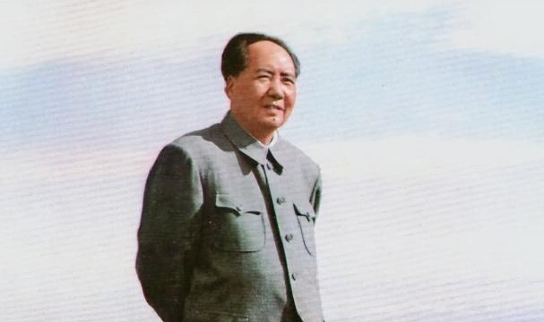 西方人在研究毛泽东时，一直有个疑问。中国自古都不缺人才，为什么只出了一个毛泽东？