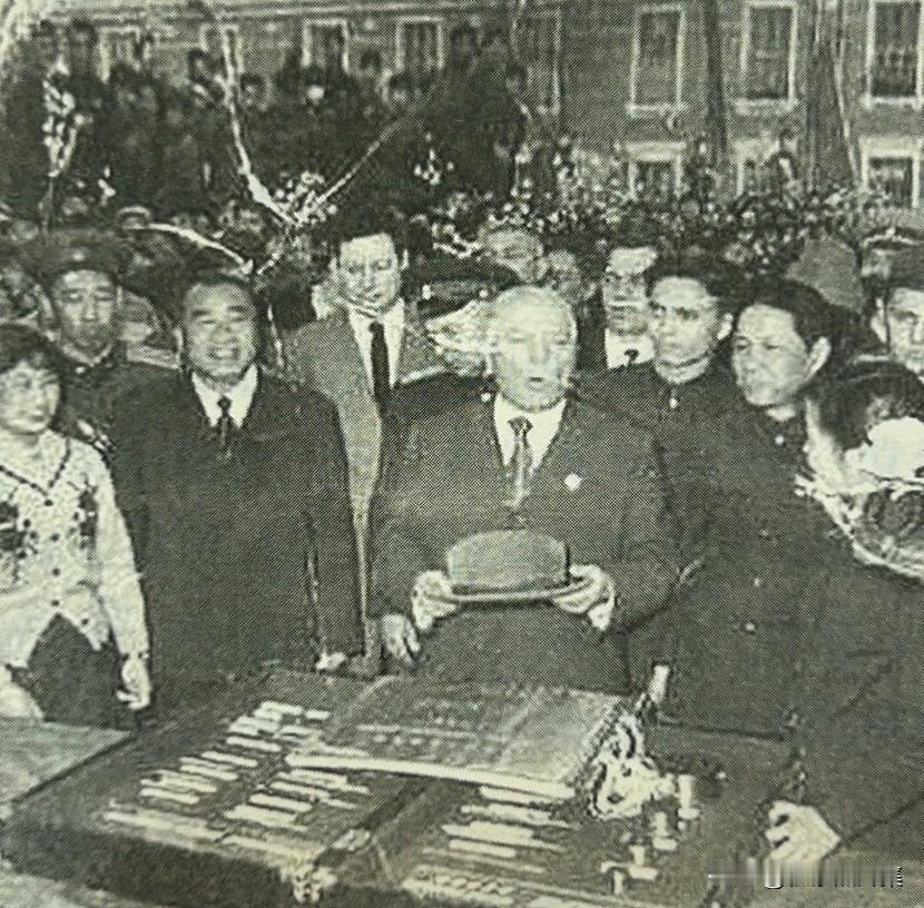 1956年2月4日，朱德元帅率代表团抵达莫斯科，受到米高扬、莫洛托夫、朱可夫等苏
