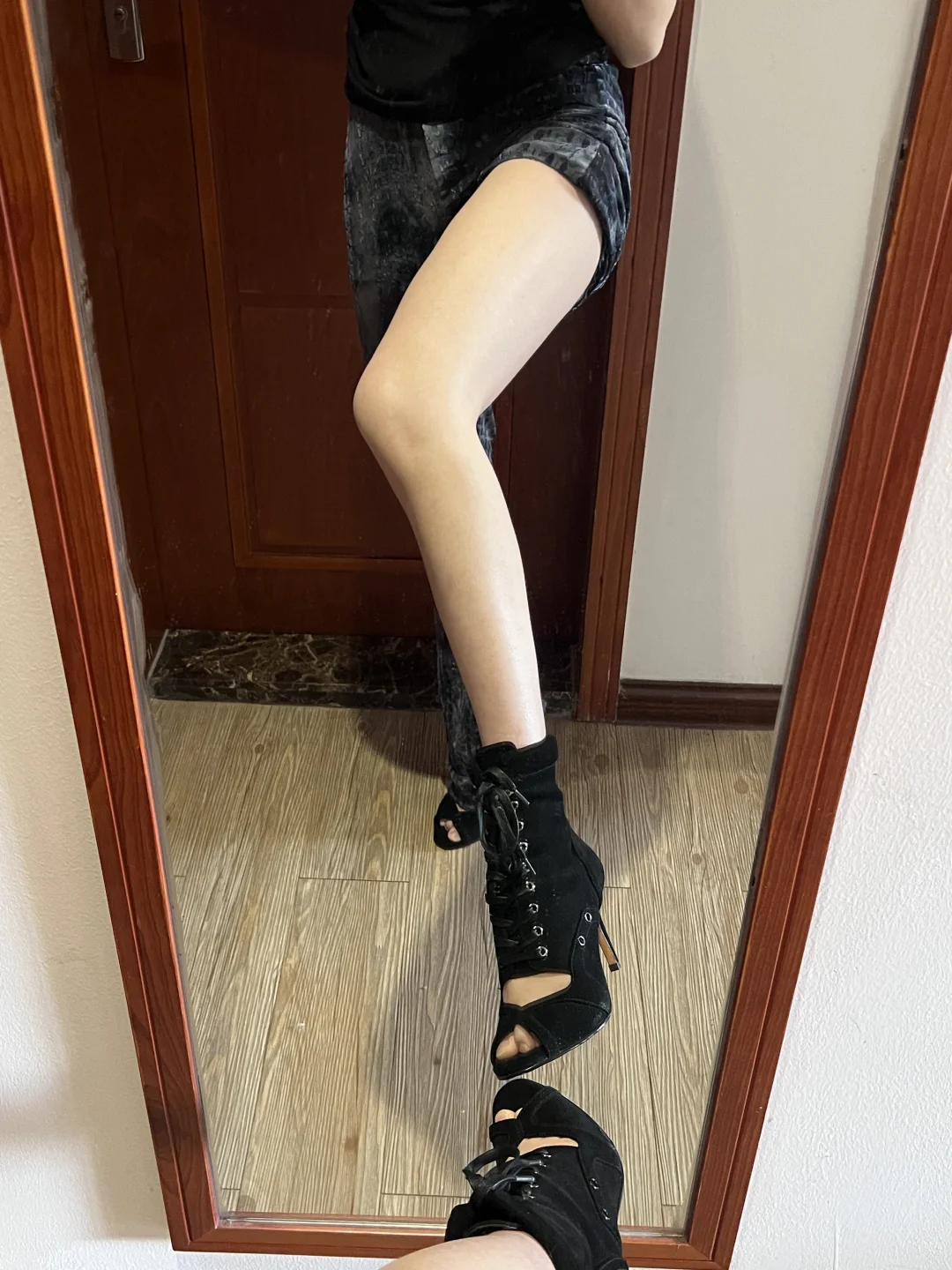 除了新鞋heels我觉得裤子也很好看☺️