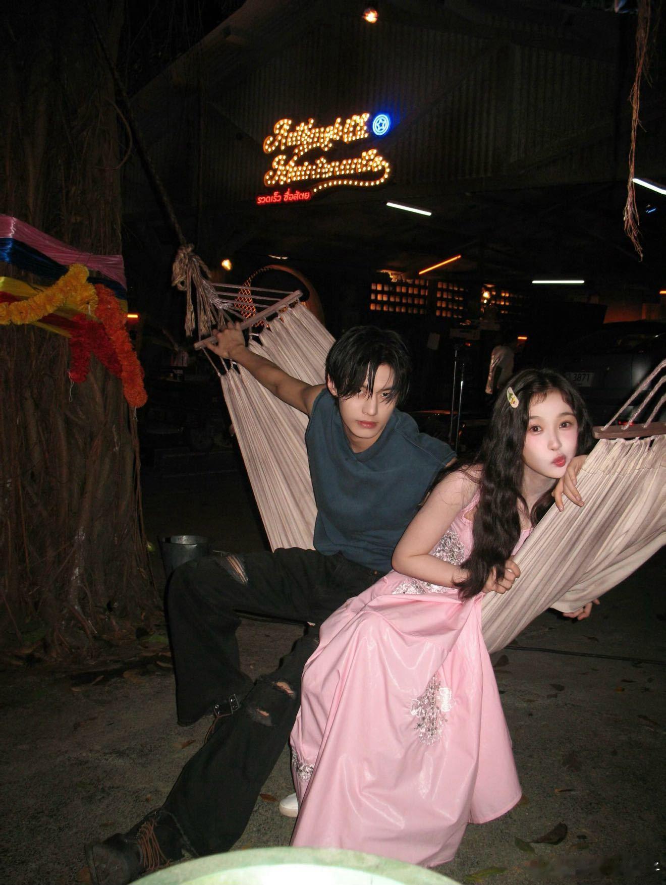 开家长会的也可以是老公何与发了三张暮暮萌照真的太会了，完全get到大家想看的点，