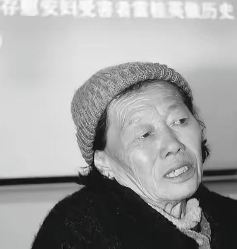 13岁，她说，日军一天侵犯她二十多次。肚子肿胀，他们就用军靴一脚一脚踩平。这不是