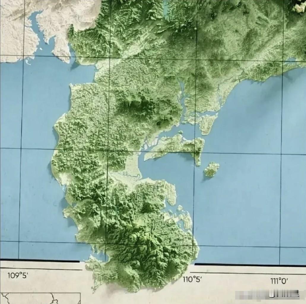 可四十多年时光过去，两者的发展结局却天差地别。香港扼守国际远洋主航道，又依托珠江