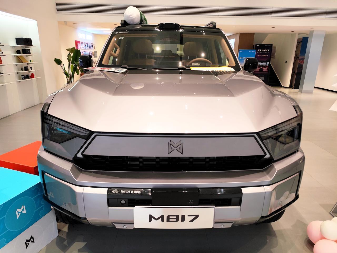 豪华智能越野SUV《猛士M817》
   猛士M817是东风汽车旗下，高端越野品