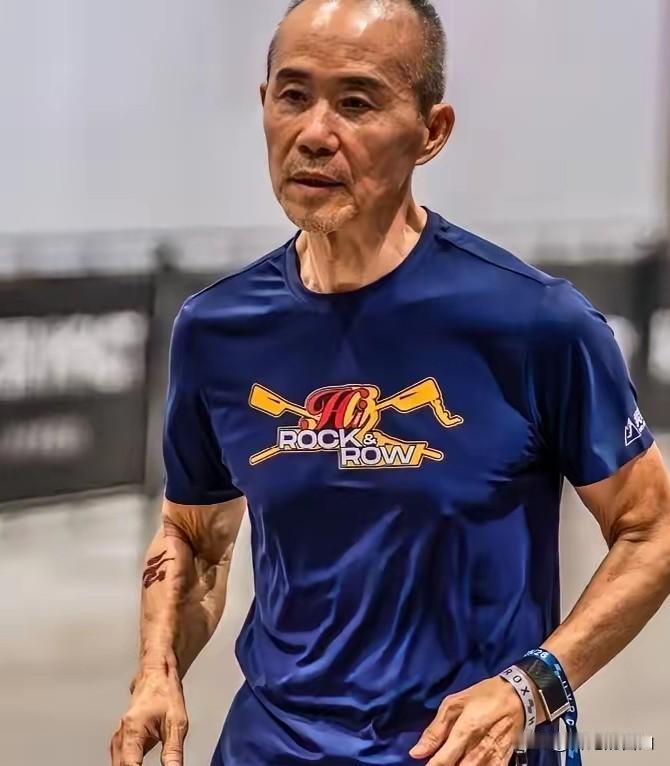 我能接受王石老夫少妻
也能接受他不服老，不服输
但是真的不能接受，这个75岁的男