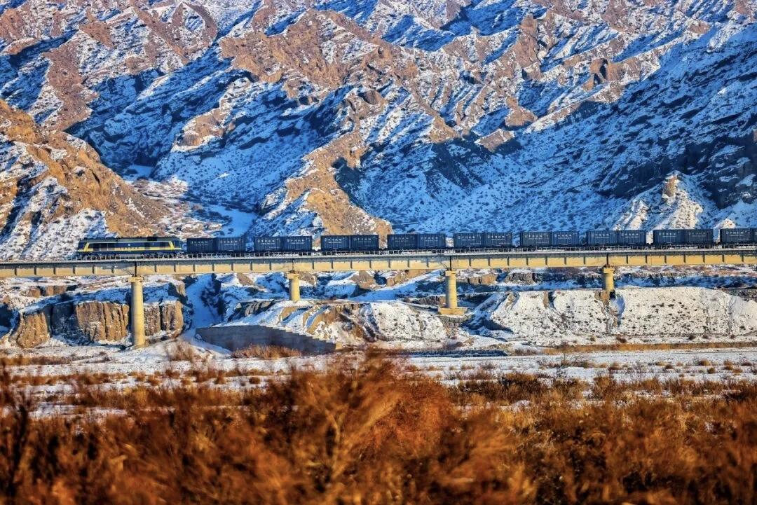 【心中有光，又何惧岁月荒凉。每个人这一生，都会遇到挫折、痛苦，但真正决定人生质量