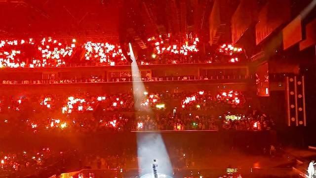 500万人抢2.2万张票：出道十年，肖战在南京还了三个"愿"