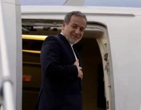 据央视新闻说，4月26号那天，伊朗外长阿拉格齐从阿曼首都马斯喀特出发，又奔着巴基