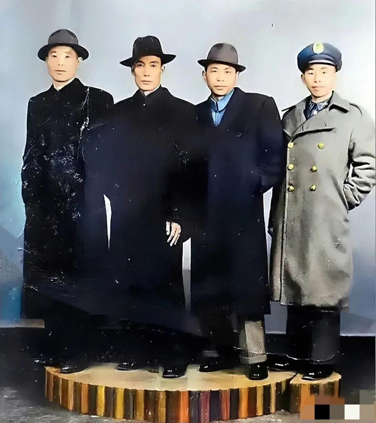 1946年，南昌军统局，四名特务人员，在上海合影，这张照片成为历史的见证。这一年