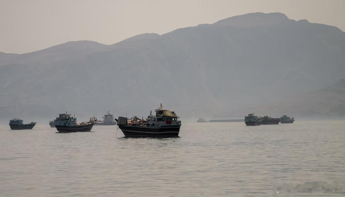 特朗普称伊朗已告知美国：霍尔木兹海峡通行不收取任何费用海外新鲜事创作活力分美伊谈