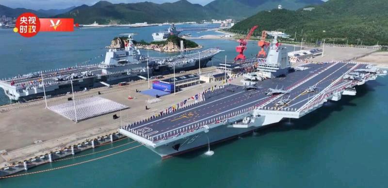 中国第一艘电磁弹射型航空母舰福建舰入列授旗仪式11月5日在海南三亚举行。
福建舰