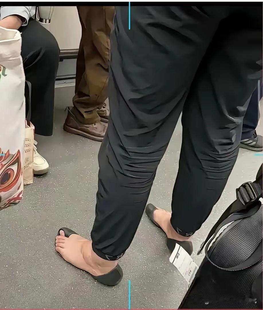 你说这鞋还有人买呢？穿着不掉鞋吗？这鞋穿着舒服吗？反正这破鞋白给我穿我也不穿！什