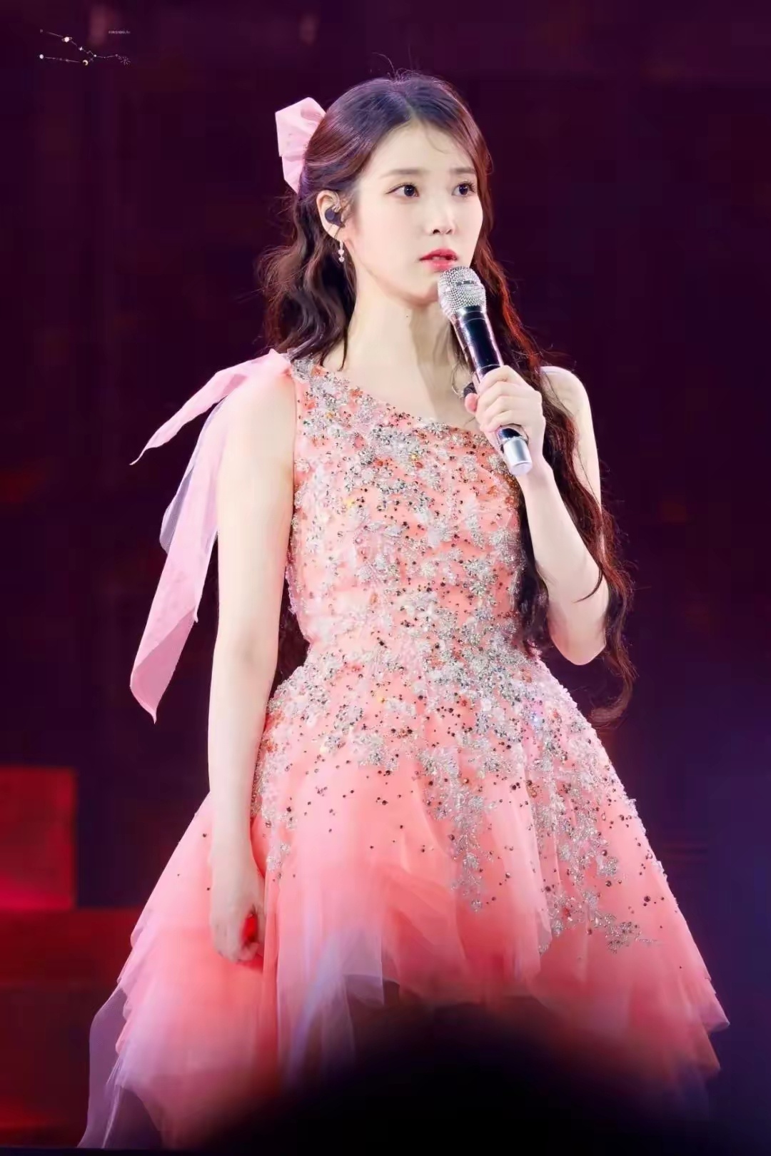 IU 李知恩 ​​​