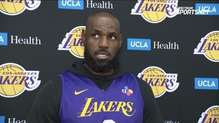 4月17日讯 今日，湖人球星詹姆斯在训练后接受了采访。当被问到专注于当下的心态是