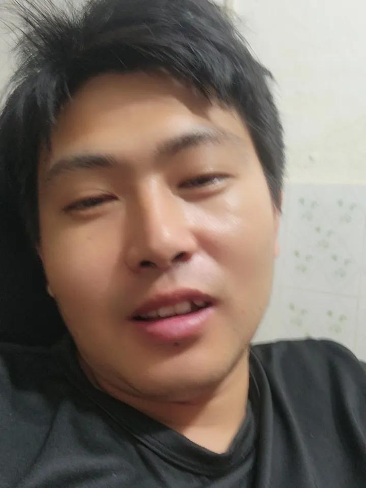 夜半随笔｜发自内心，说说尘封已久的往事
 
夜深了，心里五味杂陈。
 
在网络上