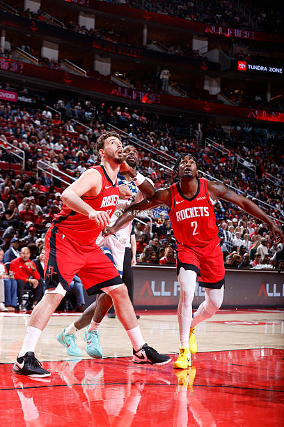 常规赛已经半程了，芬尼-史密斯到目前为止只打了10场，场均出场时间15分钟，出场