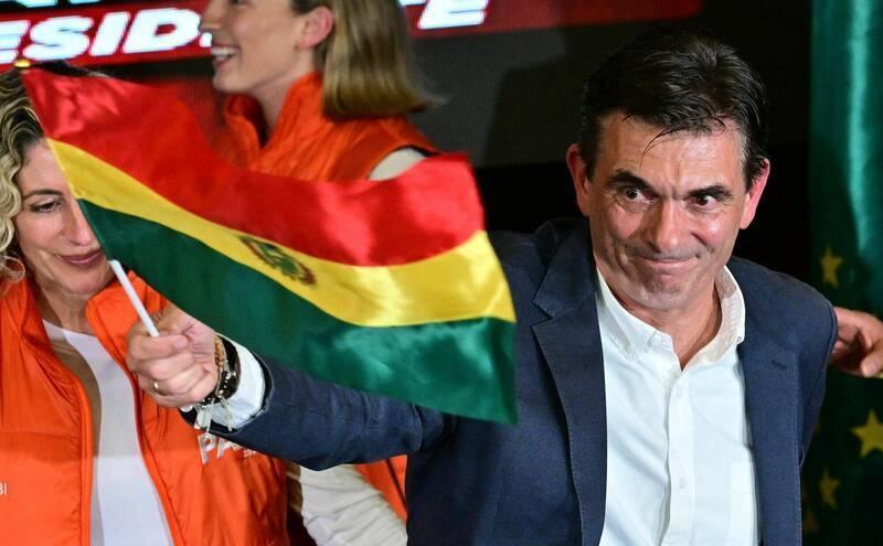 【玻利维亚选出中右翼总统 结束20年社会主义统治】海外新鲜事
玻利维亚于19日选