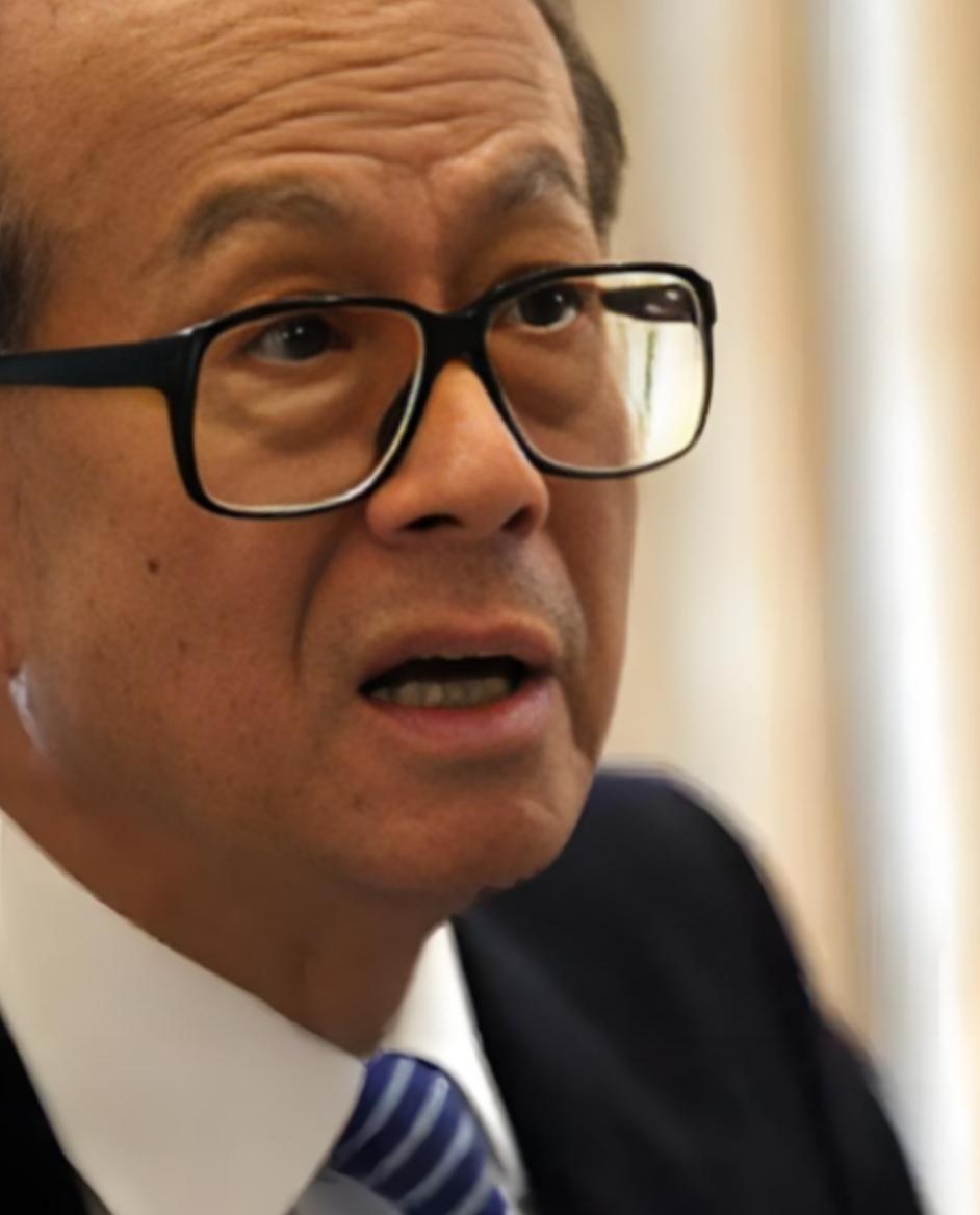 中国不挽留，美国不收留，被夹在中间的李嘉诚，终于玩不转了！大公报四次三番喊话，被