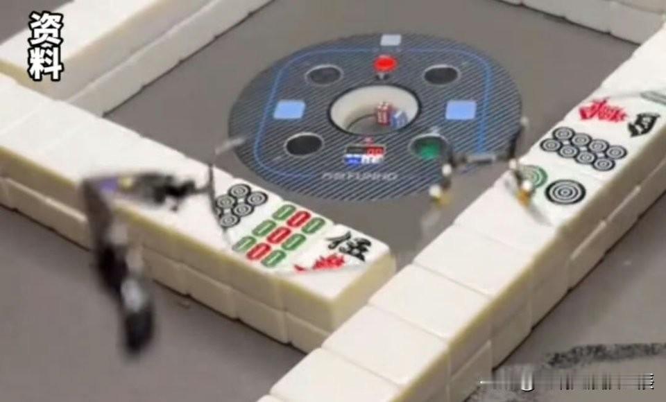 麻将桌上最恨啥？不是输钱，是有人作弊坑你！最近一女子打麻将戴透视隐形眼镜“出老千