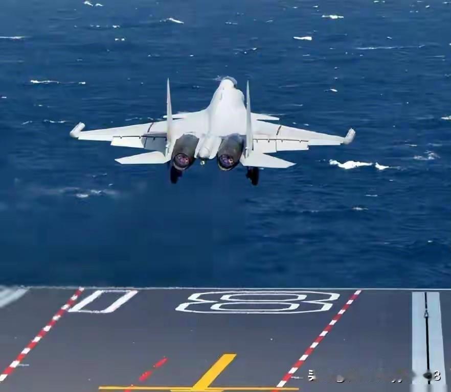 反超福特级？双航母同框 福建舰弹射创全球纪录
 
2025年12月26日，青岛军