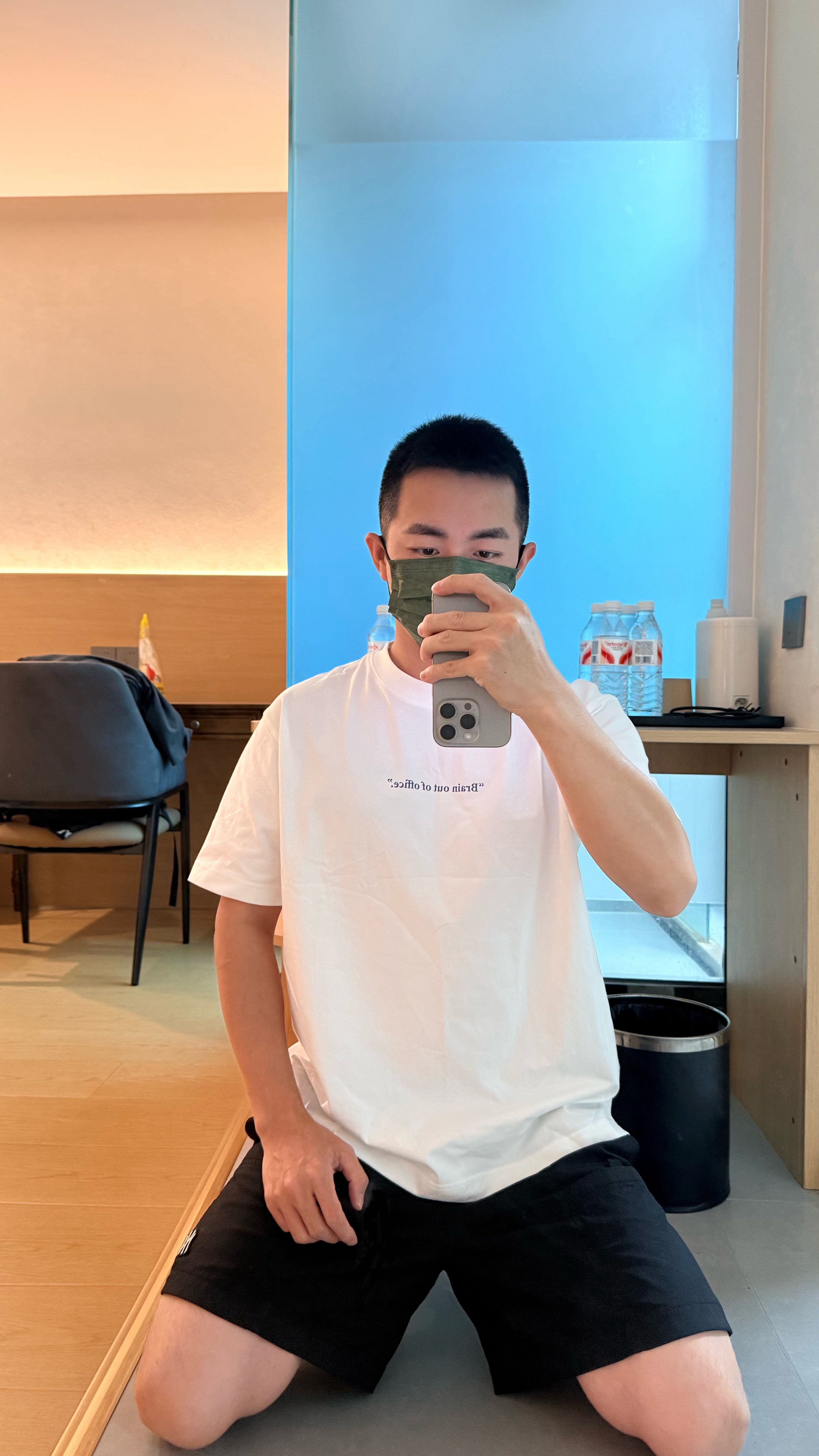 第一次这样拍照却不是第一次这样跪着
