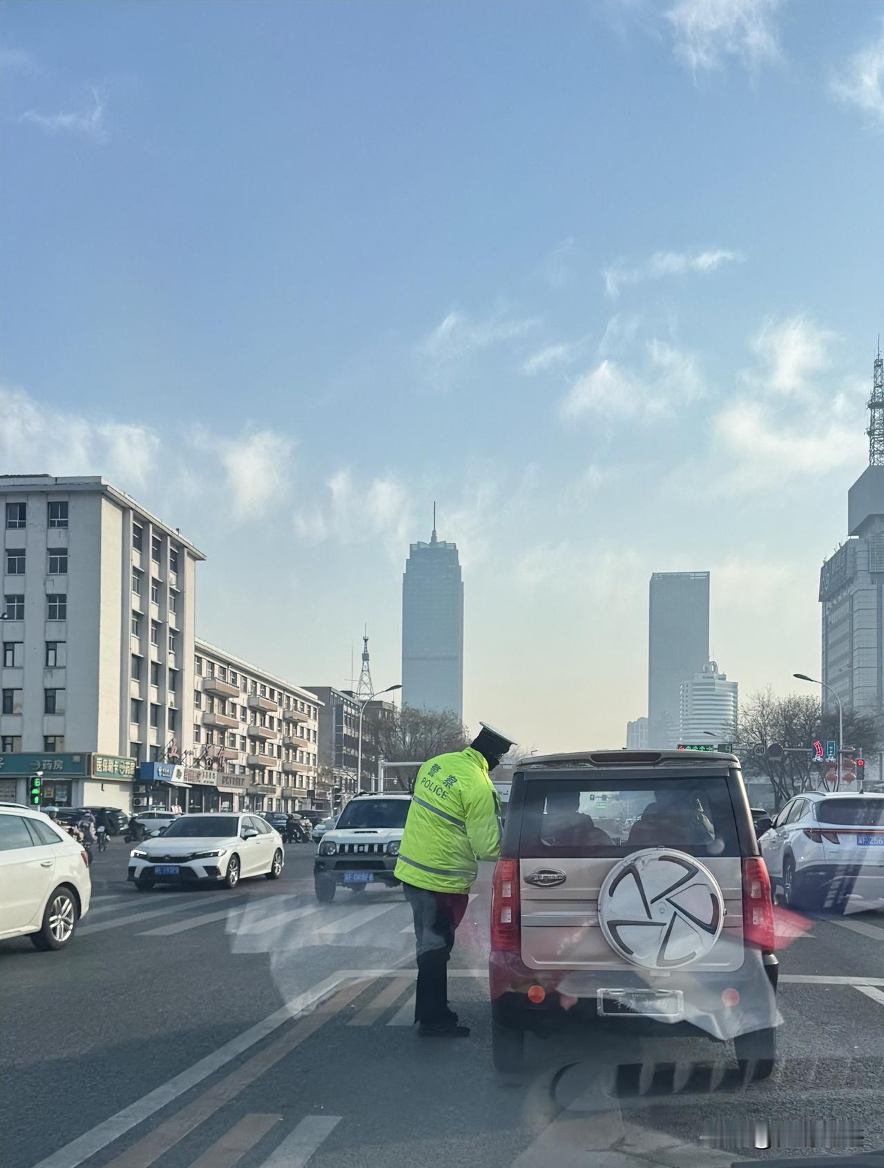 保定真的开始查老年代步车了，不过具体怎么查似乎也体现着“人性化”。

这两天在路