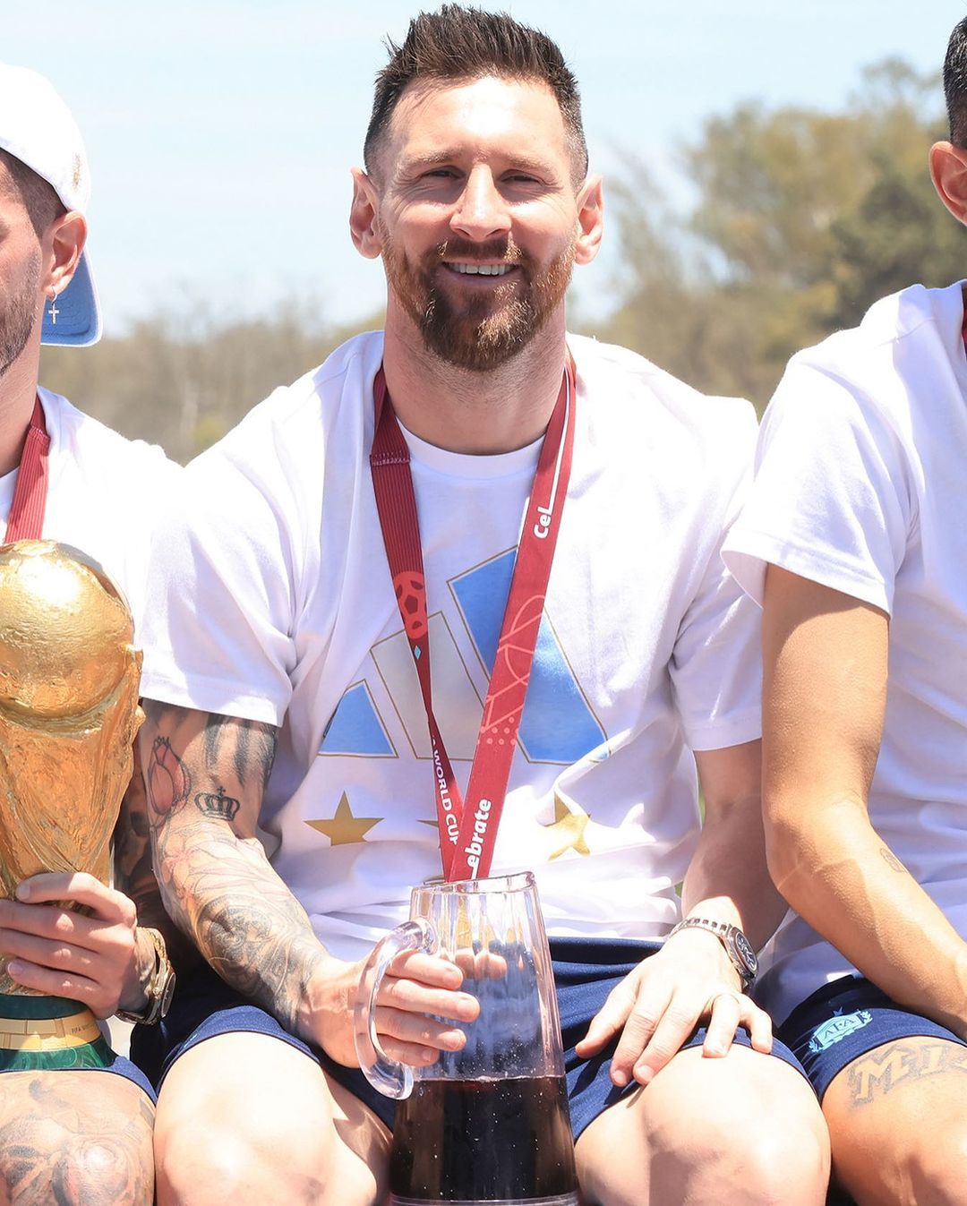 【[doge][doge][doge]】阿根廷国家队官推：看看你键盘上F和H之间