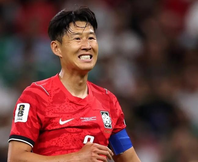 韩国足协恐怕要向国际足联投诉了！
不是因为他们短短2天被5个小组第三超越，晋级率