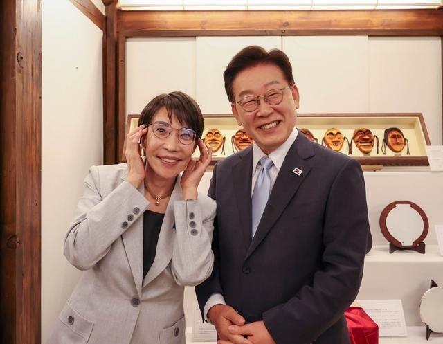 5月19日，在韩国安东举行的日韩首脑共同记者会上，高市邀请李在明下次泡温泉的说法
