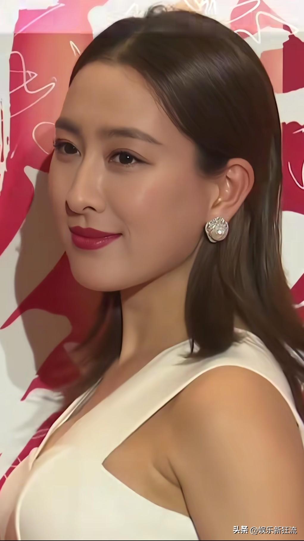 马苏44岁，越来越好看，曾经她是一个青春偶像派演员，颜值巅峰时期让很多男生迷恋，