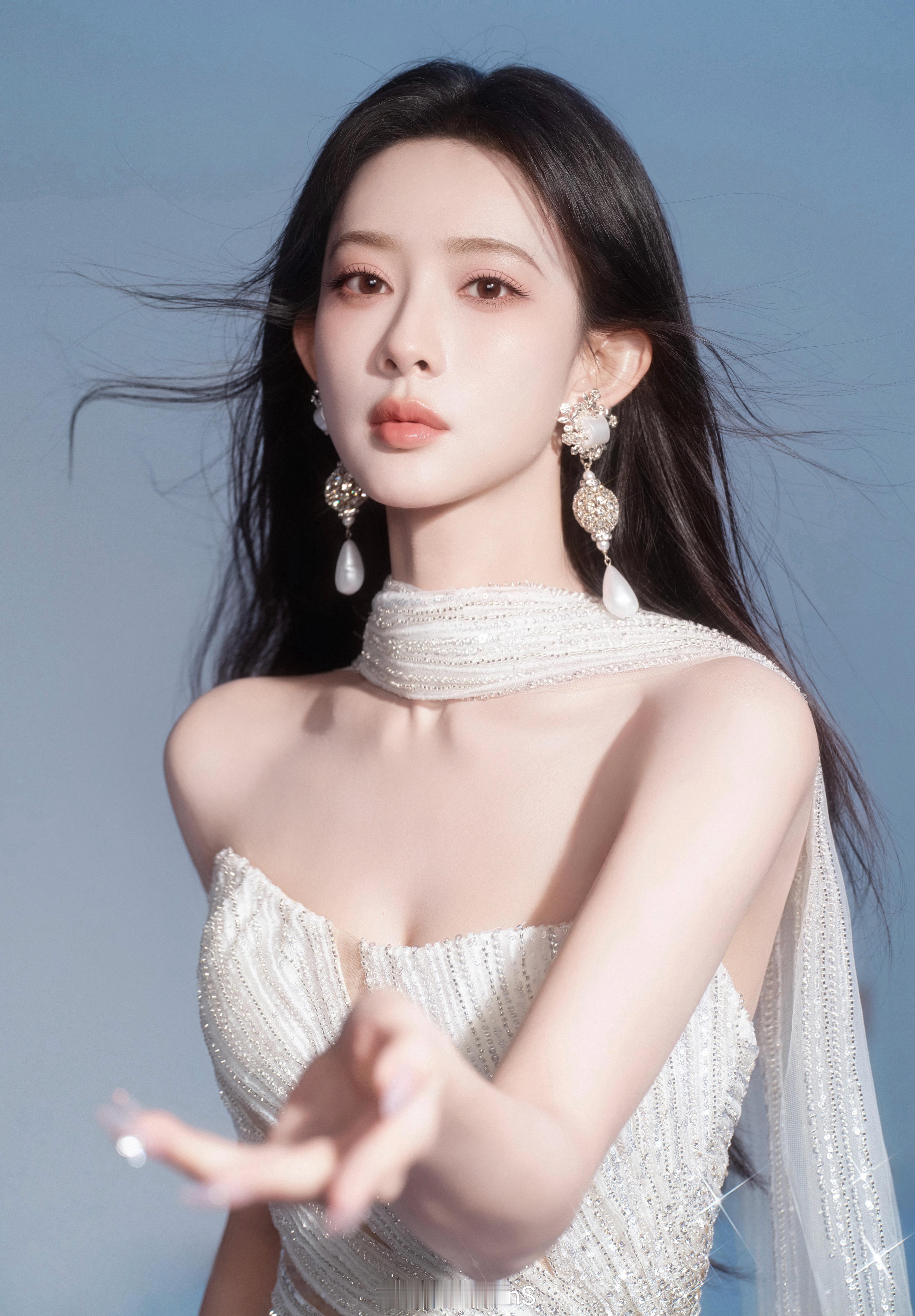 我是因为cql才知道孟子义，当初我看的时候是把她当女主来看，看着看着还在奇怪这部