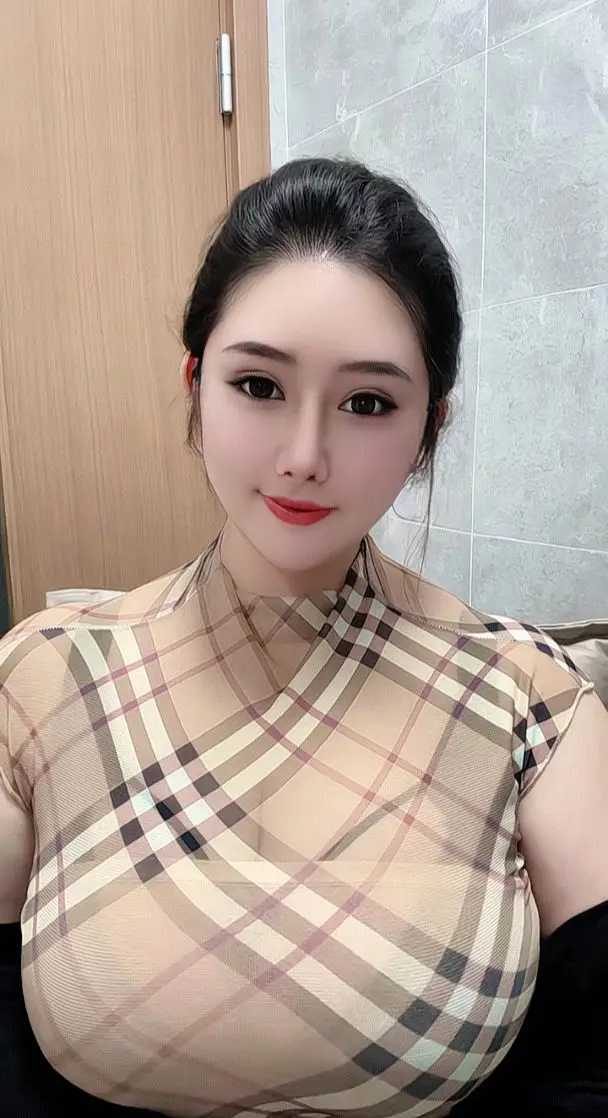 极品身材小助手助我上热门 感谢官方推荐热门来个身材很哇塞 天花板级别身...