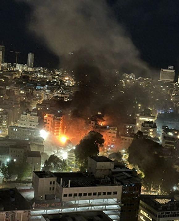 谁能想到？4月10日一大早，华盛顿刚把那纸停火协议的墨迹吹干，特拉维夫上空凄厉的