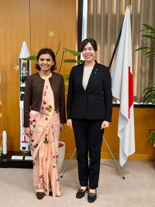 新任印度驻日大使纳格玛·M·马利克拜会日本经济安全大臣小野田纪美双方就经济安全、