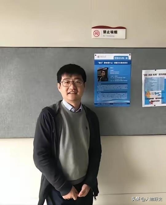 河北保定，32 岁中学地理教师王嘉新，9 月 14 日凌晨在朋友圈发完绝笔信后离
