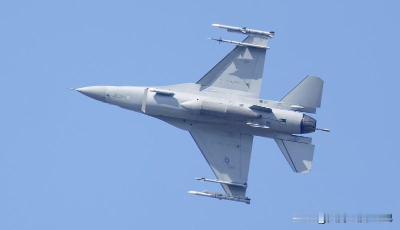 台军买了150架F-16摔了11架 台军这F-16摔机频率真是让人惊掉下巴！20