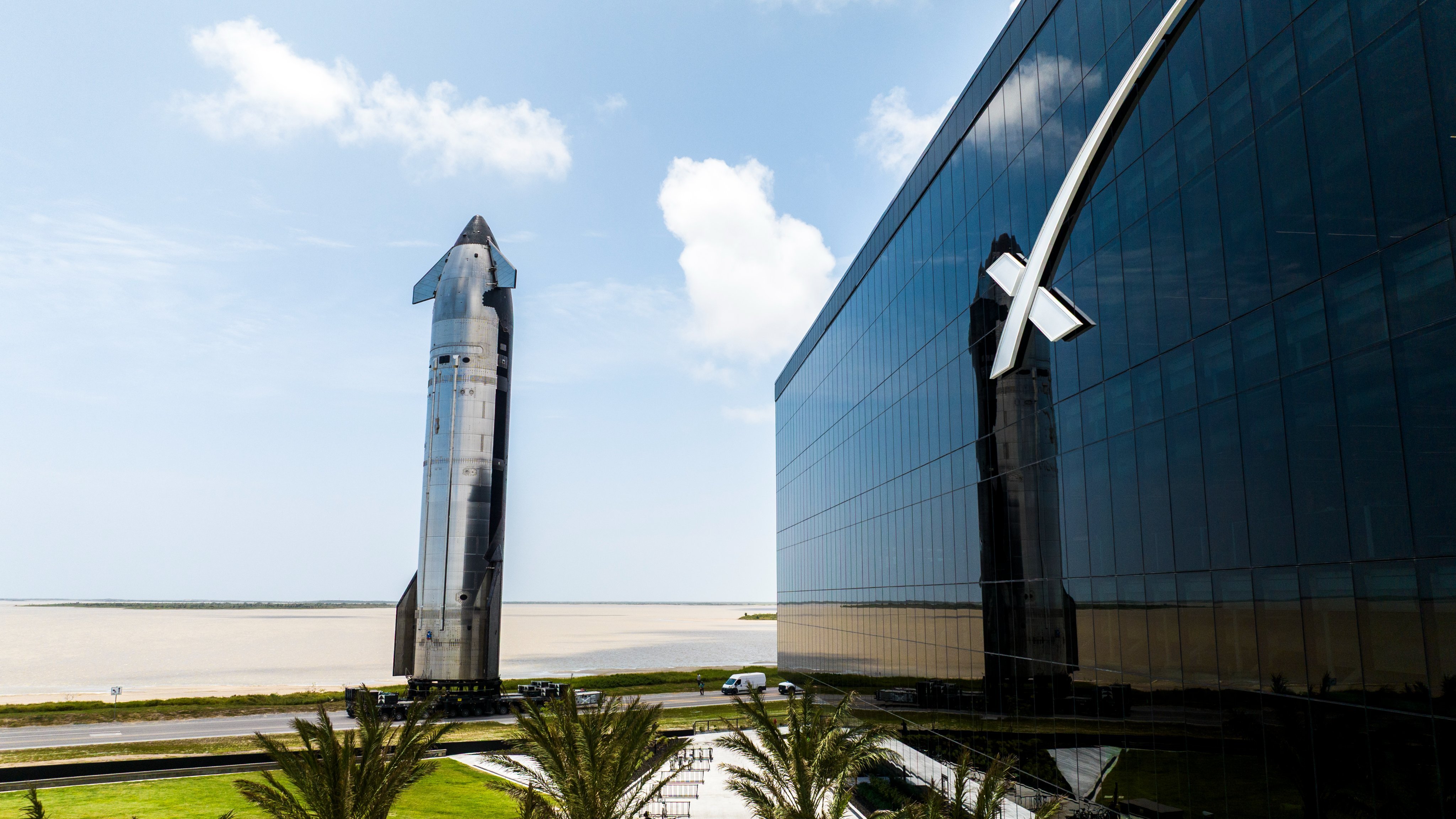 星舰及超重型助推器已移至发射台。5月28日，SpaceX将进行星舰9飞～ ​​​