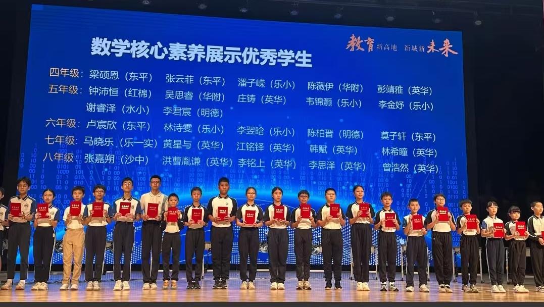 家长们还是重视初中
毕竟有中考
初中，私立的成绩还是比公立好