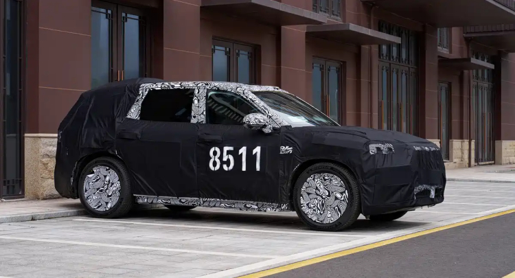 疑似极氪8X谍照曝光，预计定位中大型SUV，延续极氪家族设计语言，前脸采用直瀑式