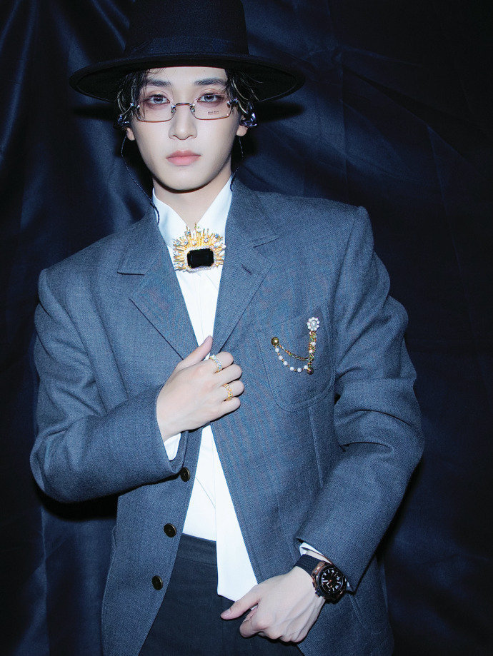 严浩翔广州演唱会收官文严浩翔新惊喜加载中 严浩翔新惊喜加载中，我们浩翔广州演唱会
