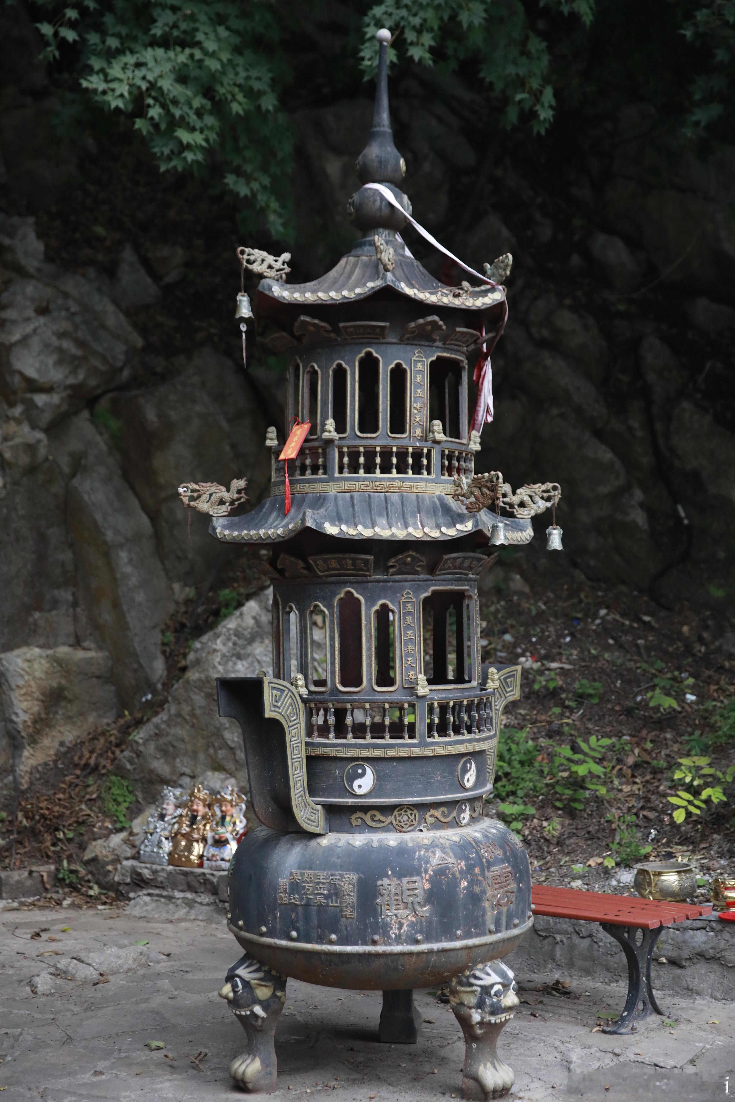 告别冬天的慵懒，春天最适合动起来。登山不仅能锻炼体能、放松肩颈，还能让心情跟着开