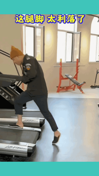 摔跤天花板，
最利索的后空翻，
没有之一！