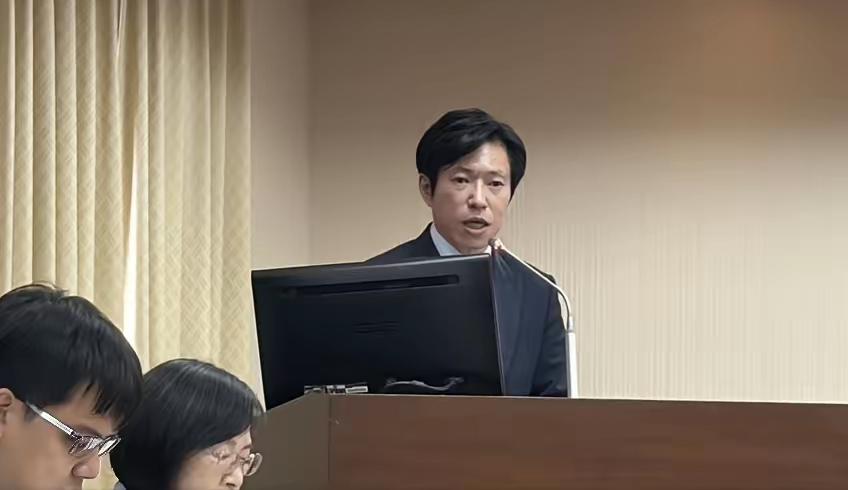 据台媒报道，张惇涵当天表态称，从蔡英文到赖清德推行的两岸政策路线十分清晰，核心就