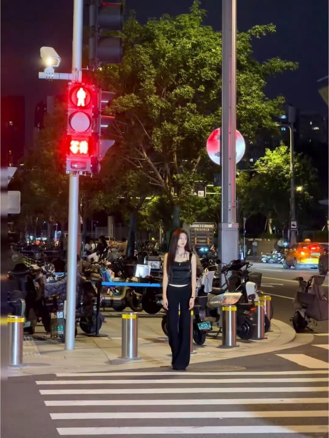 孙千国贸拍摄路透孙千手绘卢克早春晴朗孙千国贸路透来啦🔥现场手绘Luke也太会玩