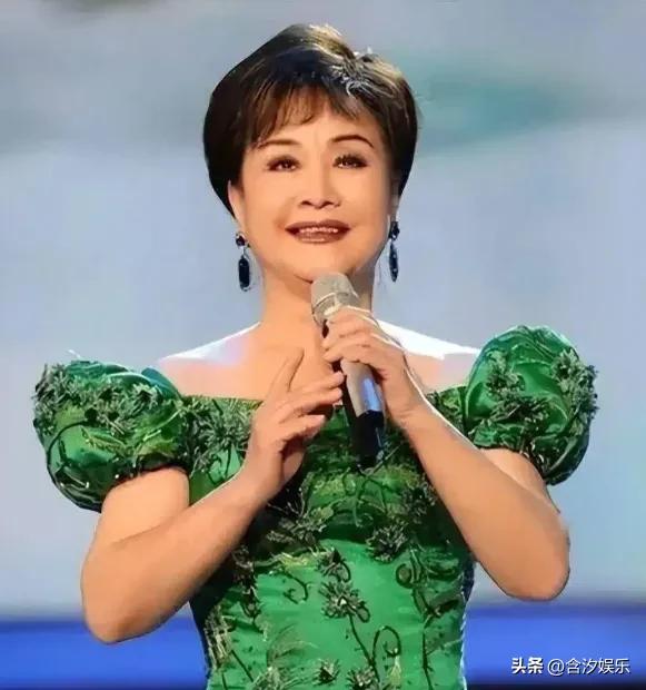 2000年，李谷一举报东方歌舞团团长田玉斌腐败。田玉斌得知被李谷一举报后大肆宣扬