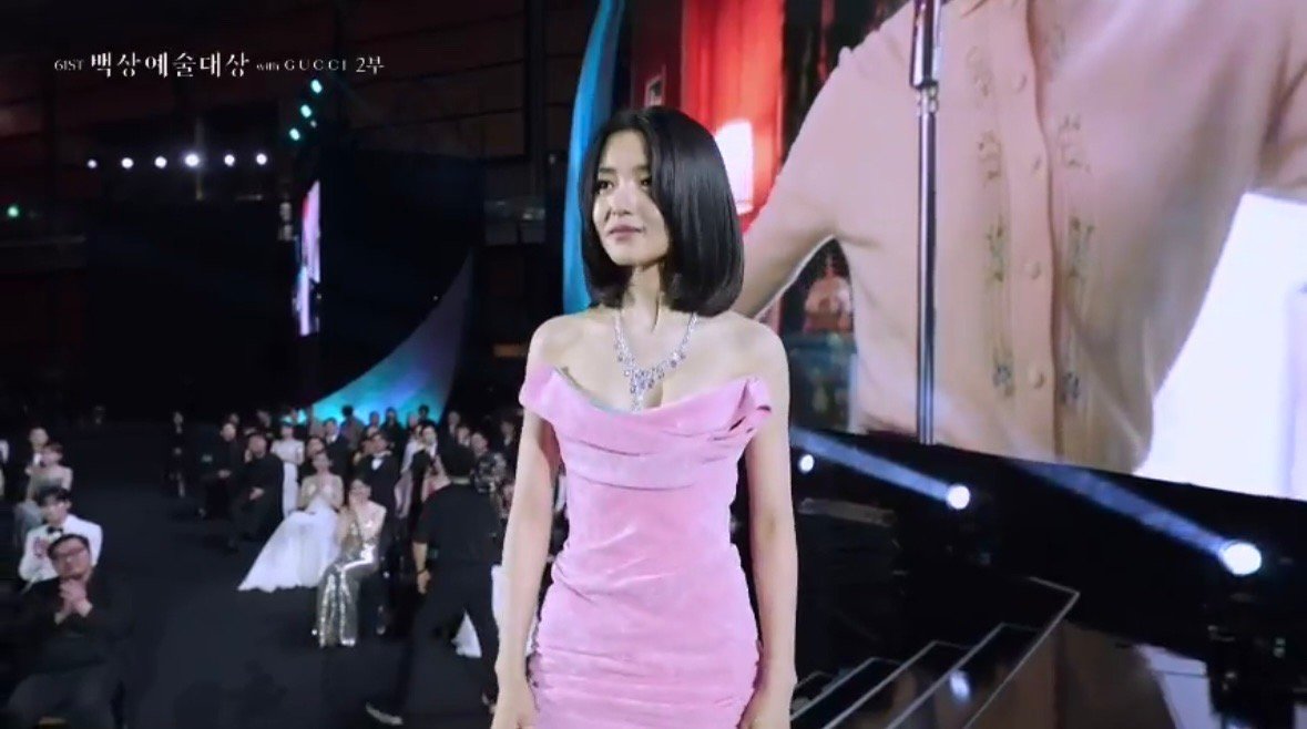 百想获奖名单视后：金泰梨《正年》 2022年《2521》视后金泰梨二封百想视后 